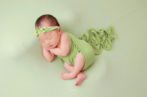 借卵生子机构宝宝拍嗝吐奶