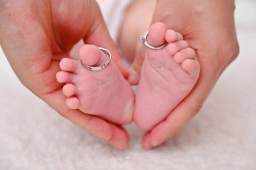 借卵生子机构宝宝脸上长黑点 借卵生子机构宝宝脸上长黑点